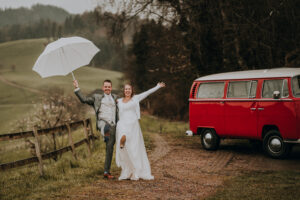 Hochzeit Fotografie Reportage Willisau Zwyer Brautpaar Brautkleid Regenschirm