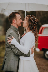 Hochzeit Fotografie Reportage Willisau Zwyer Brautpaar Brautkleid Regenschirm