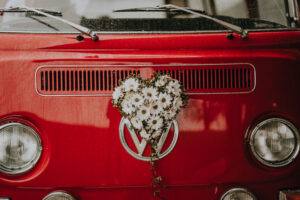 Hochzeit Fotografie Reportage Willisau Zwyer Brautpaar Brautkleid VW Bus