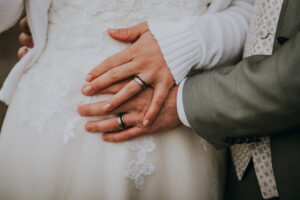 Hochzeit Fotografie Reportage Willisau Zwyer Brautpaar Brautkleid Regenschirm