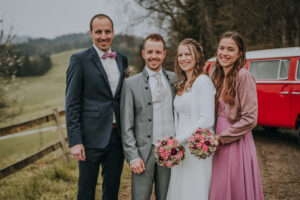 Hochzeit Fotografie Reportage Willisau Zwyer Brautpaar Trauzeugen Regen