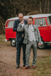 Hochzeit Fotografie Reportage Willisau Zwyer Brautpaar Trauzeuge Regen