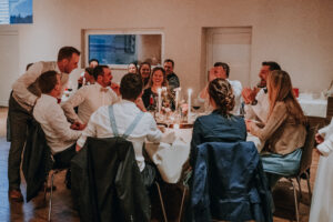 Hochzeit Fotografie Reportage Willisau Daiwil Zwyer Trüllenthal Abend Essen Location