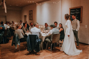 Hochzeit Fotografie Reportage Willisau Daiwil Zwyer Trüllenthal Abend Essen Location